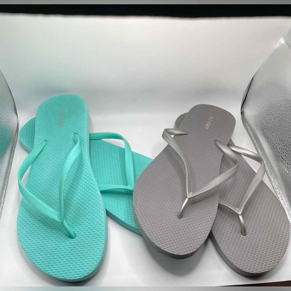 Old Navy Women's Sandals set of 2 Aqua and Silver Size 11